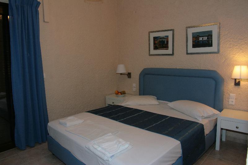 Perla Hotel アギア・ペラギア エクステリア 写真
