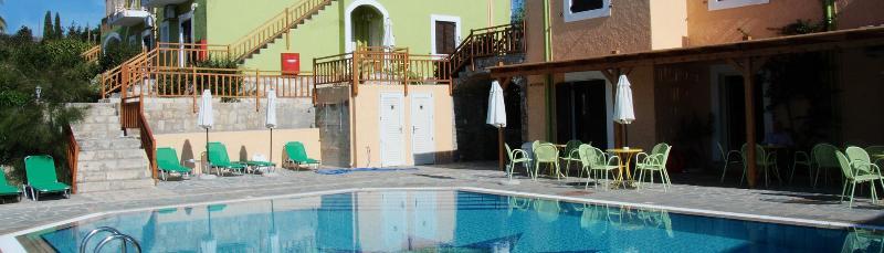 Perla Hotel アギア・ペラギア エクステリア 写真